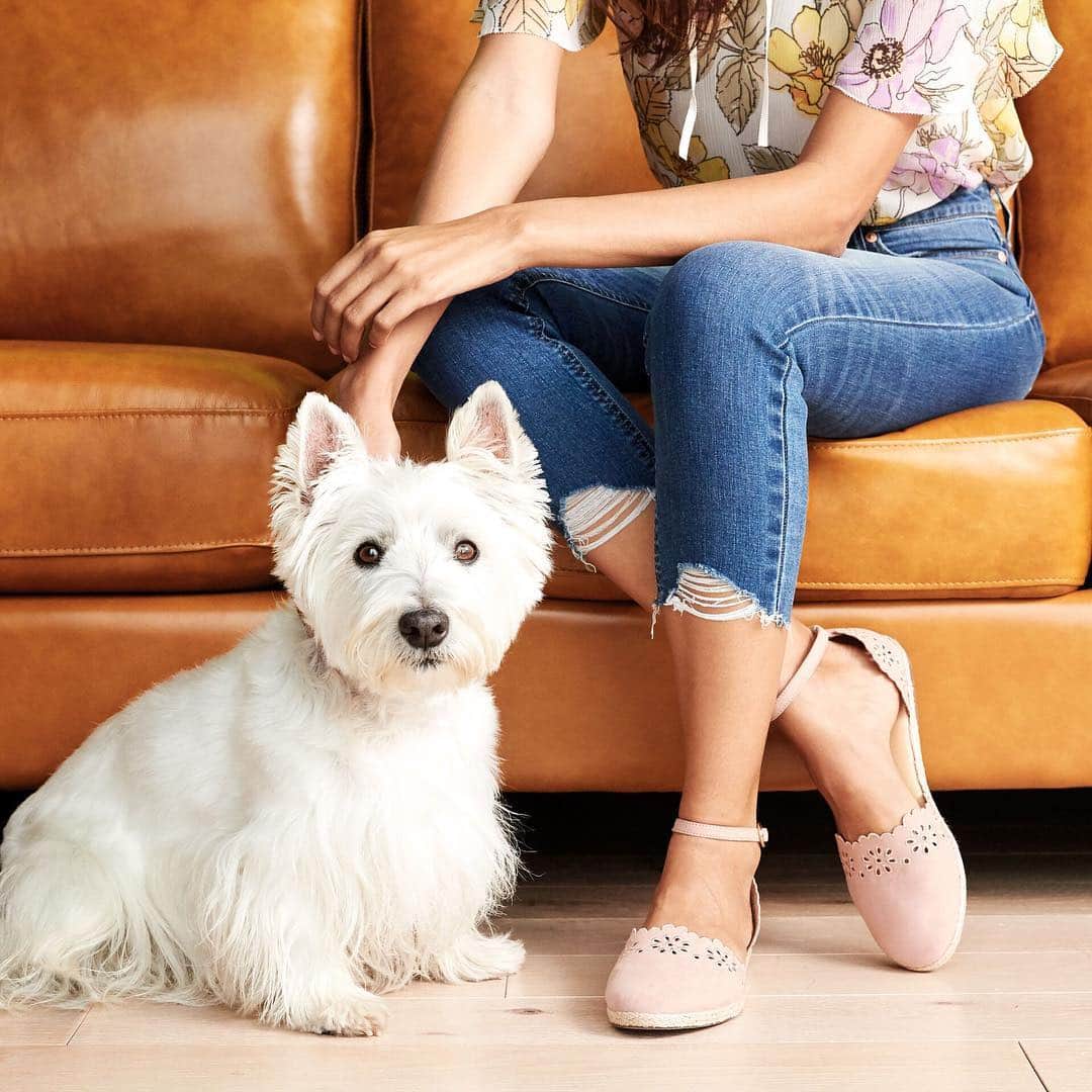 のインスタグラム：「Bye, winter boots. 👋 Say hi to cute cutouts! Tap to shop flats from @lclaurenconrad and more spring styles. #tuesdayshoesday #Kohls #lclaurenconrad」