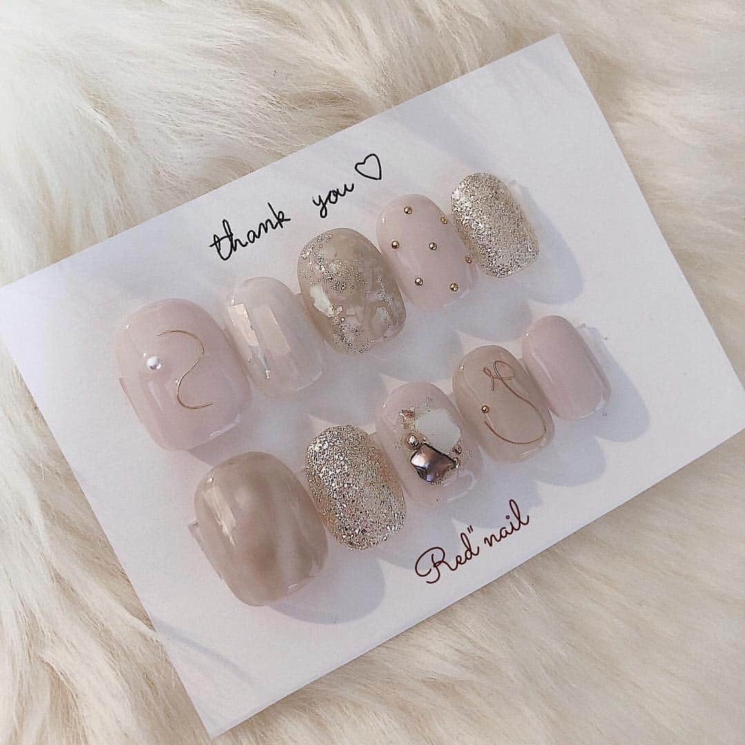のインスタグラム：「#ネイルチップ﻿ 春の指元に、キュートなネイルチップを♡﻿ ﻿ こちらは淡い色合いの繊細なデザイン✨﻿ ﻿ ワイヤーネイルは、簡単にかわいく慣れておすすめです💭﻿ ﻿ ぜひチェックしてみてください👀﻿ ﻿ photo by @jiiiiima1112 ﻿﻿﻿ Sucle のBASEにて、Sucleオリジナル巾着ポーチを販売中✨﻿ ﻿ プロフィールのURLかストーリーズのURLからジャンプできるので、ぜひチェックしてみてください！﻿ ﻿ @sucle_ では紹介する写真を募集中👧🏻﻿﻿ ﻿﻿﻿﻿﻿ ﻿﻿﻿﻿﻿﻿﻿﻿﻿﻿﻿﻿﻿ タグ付けやハッシュタグをつけてくれた投稿からもピックアップした写真をリポストしています！﻿﻿﻿﻿﻿﻿﻿﻿﻿﻿﻿﻿﻿﻿ #sucle をつける か このアカウントをタグ付けして投稿してね📸﻿﻿﻿﻿﻿﻿﻿﻿﻿﻿﻿﻿﻿﻿ ﻿ #ネイルチップ好き #ネイルデザイン #デザインネイル  #ワイヤーネイル  #ピンクネイル #ニュアンスネイル #手元くら部 #春ネイル #手元倶楽部  #手元くら部  #ring #グレーネイル#置き画倶楽部 #インスタ映え #おきが #置き画﻿ #インスタ映え #シュクレ #フォトジェニック #ファッション #お洒落 #かわいい #置き画くら部 #おしゃれさんと繋がりたい #おしゃれ #お洒落さんと繋がりたい #可愛い #ootd #おきがくらぶ﻿﻿ ﻿」