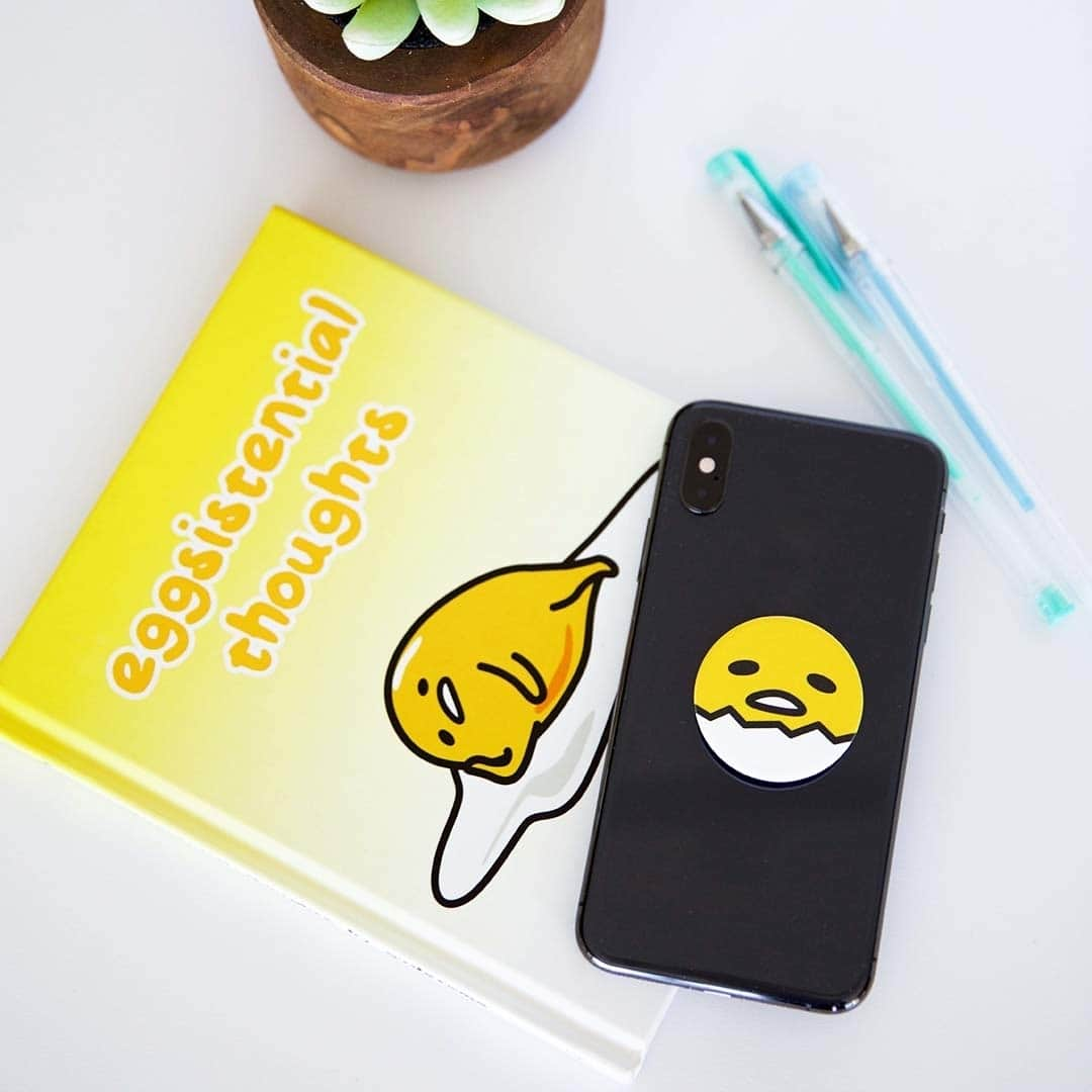 ぐでたまさんのインスタグラム写真 - (ぐでたまInstagram)「on the go? @popsockets are egg-actly what you need... shop link in bio... #gudetama」4月3日 0時01分 - gudetama