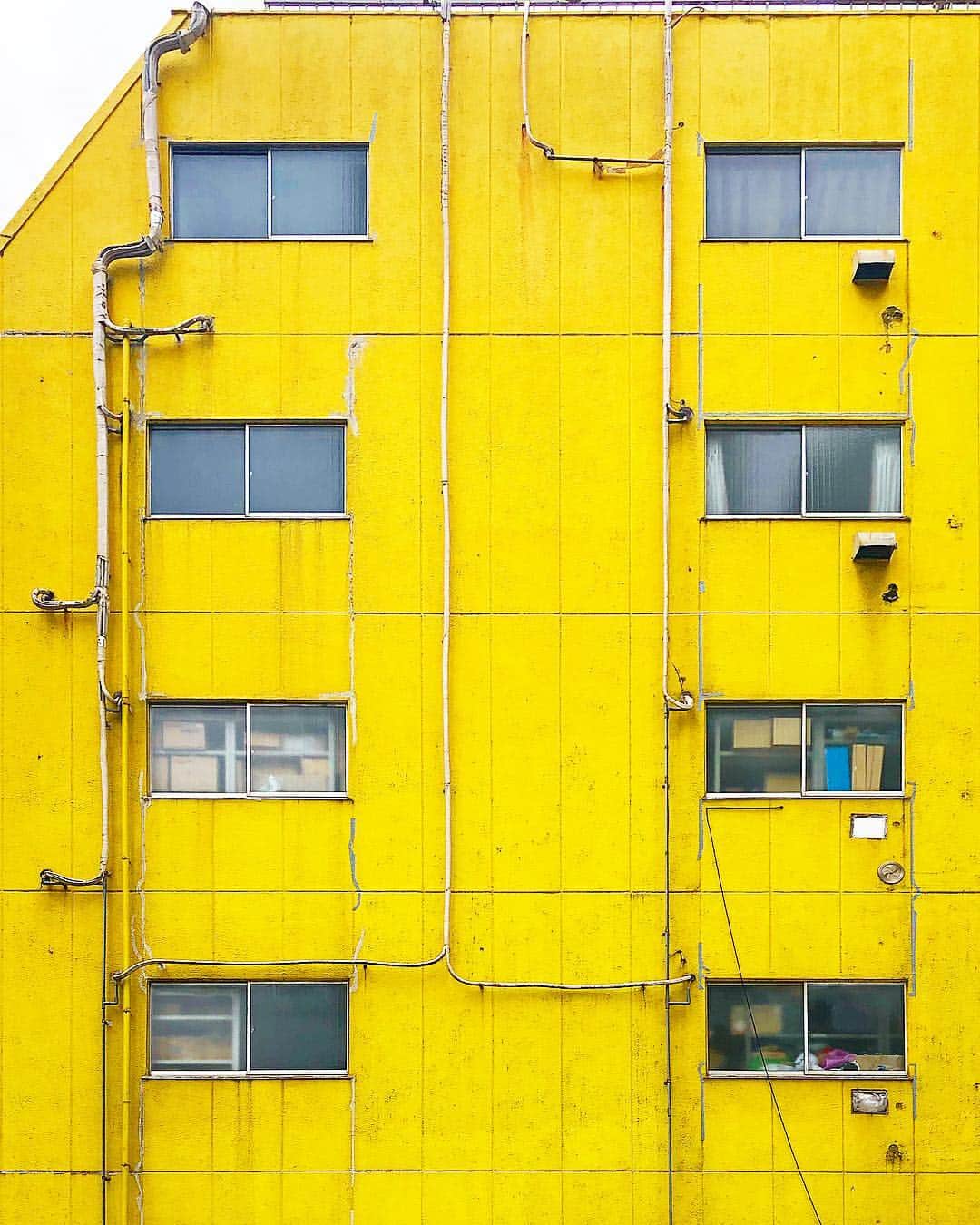 tsuno2noのインスタグラム：「3.April.2019 🈚️ . #ザ壁部 #igersjp #instagram #こんななの #minimalint #9minimal7 #ic_minimal #arkiminimal #rsa_minimal #indies_gram #tv_simplicity #popyacolour #jj_minimalart #arte_minimal #タグキング👑 #minimalmood #soulminimalist #indies_minimal #キャプキング👑 #screen_archive #ink361_minimal #instagramjapan #minimal_greece #ig_minimalshots #unlimitedminimal #paradiseofminimal #minimalexperience #minimal_perfection #jj_doorsandwindows #ihaveathingforminimal .」