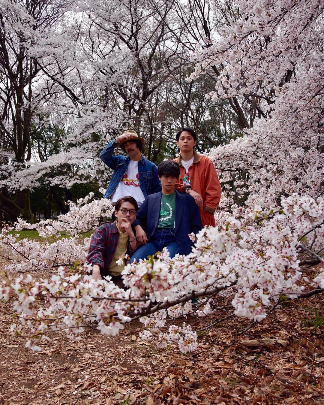 角舘健悟さんのインスタグラム写真 - (角舘健悟Instagram)「3rd Album 「Blueharlem」のサブスク解禁しました。 . 僕らの2年間の作品を、骨の髄まで聞いてほしい。お待たせしましたっ！💐 . LINK in BIO. . #yogeenewwaves #blueharlem」4月3日 0時04分 - kengokakudate