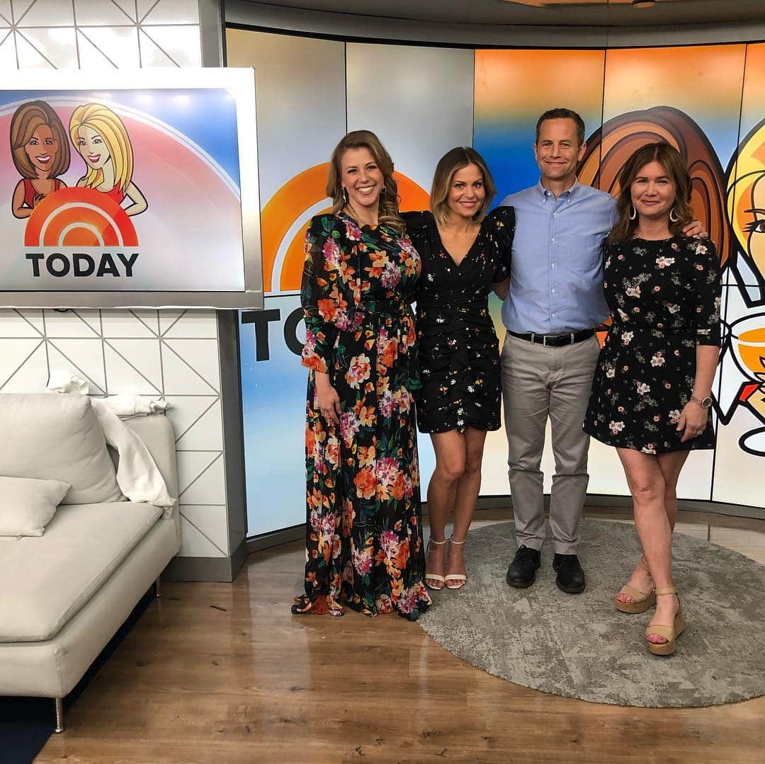 キャンディス・キャメロン・ブレさんのインスタグラム写真 - (キャンディス・キャメロン・ブレInstagram)「On the @todayshow this morning celebrating @kathielgifford and playing a little game with @jodiesweetin @kirkcameronofficial and @thetraceygold - Styled @erinnoella  Makeup @nicoleellemakeup  Dress : @cmeocollective  Shoes: @ysl  Earrings: @melindamaria_jewelry」4月3日 0時11分 - candacecbure