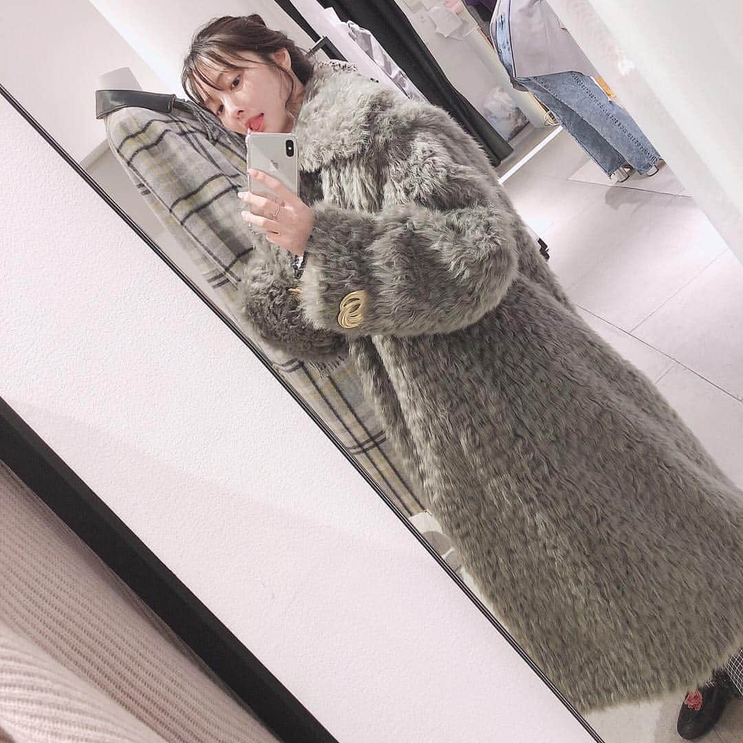 大石絵理のインスタグラム：「hug me i'm cold🐰 #ericloset」
