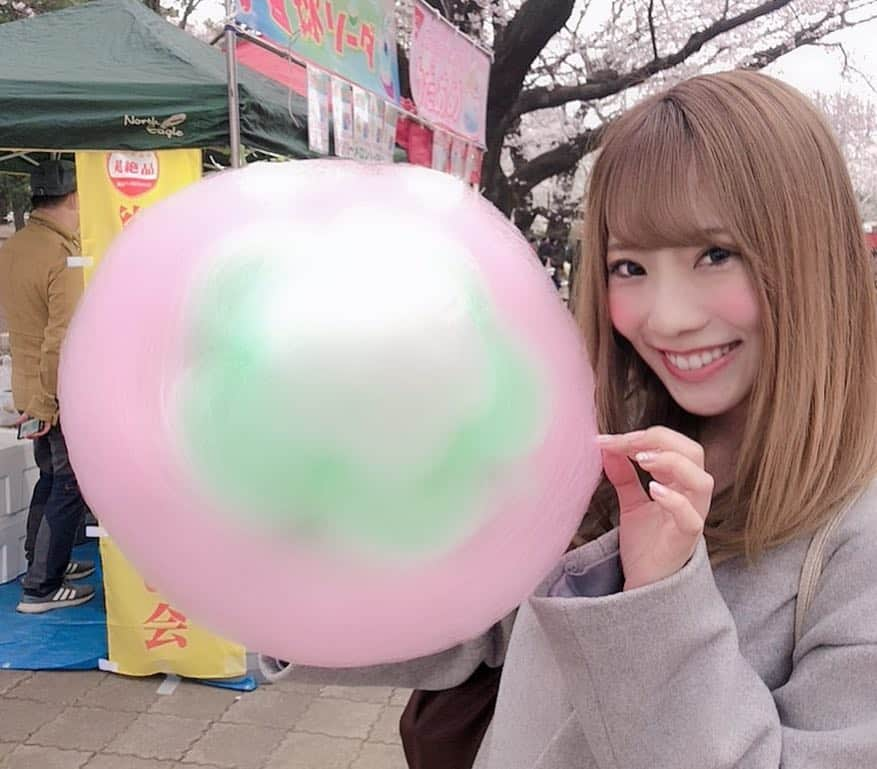 堀内華央理さんのインスタグラム写真 - (堀内華央理Instagram)「わたあめあめだいすきI loooooove cotton candy 🍬💕 #kaorihoriuchi #堀内華央理 #喰らいマックス #バクステ外神田一丁目 #bakusutesotokandaicchome #idol #japan #streamer #twitch #games #cottoncandy #sakura #綿あめ」4月3日 0時12分 - horiuchikaori