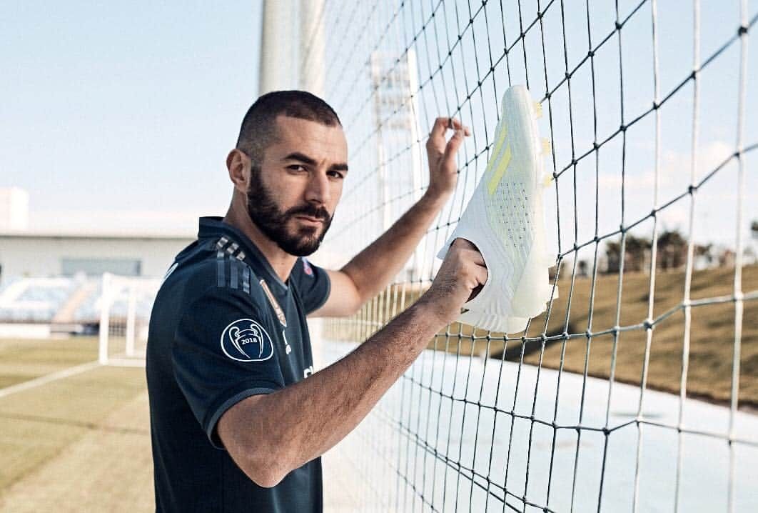 カリム・ベンゼマさんのインスタグラム写真 - (カリム・ベンゼマInstagram)「Lead the way ⚪ #X18 🔥 ⚽ @adidasfootball」4月3日 0時16分 - karimbenzema