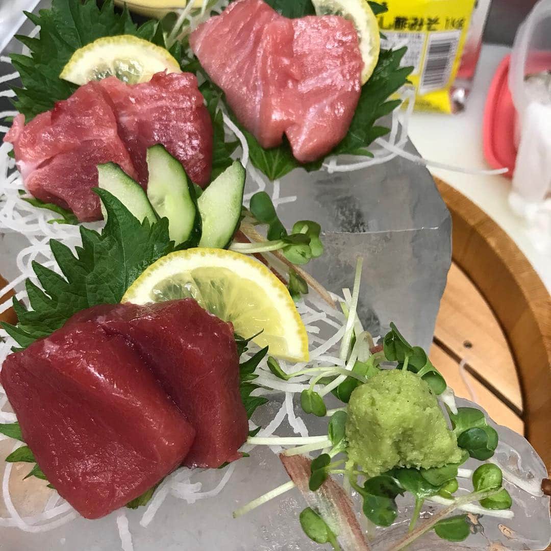 鶏魚 谷町さんのインスタグラム写真 - (鶏魚 谷町Instagram)「鶏魚です！しーちゃんです🎶 当店のイケメンバイトの一平くん♡キッチンも出来ちゃいます(*ˊ˘ˋ*)♡ #本マグロお造り #イケメンバイト #鶏魚 #大阪 #谷町四丁目 #駅近 #セルフ飲み放題 #地域最安値 #コース #座敷 #個室 #貝盛り放題 #ガンガン焼き #あさり #はまぐり #ホンビノス貝 #牡蠣 #さざえ #飲み会 #女将」4月3日 0時16分 - toriuotanimati