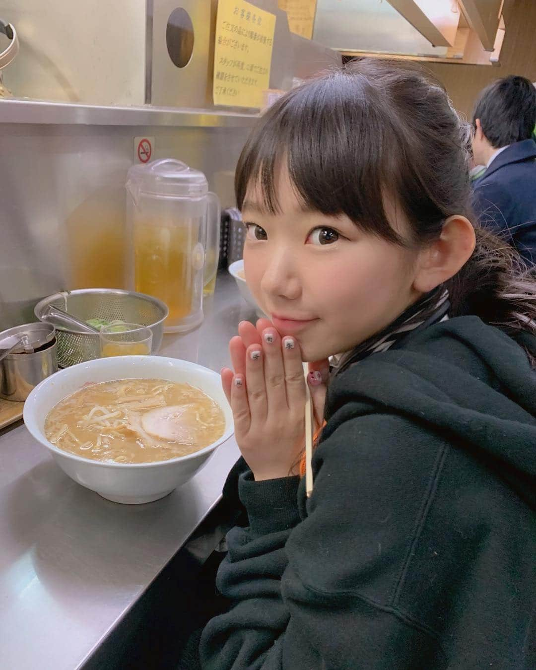 長澤茉里奈さんのインスタグラム写真 - (長澤茉里奈Instagram)「仕事おつかれらーめん🍜 #ホープ軒 #長澤のらー活 #まりログ🐷」4月3日 0時30分 - marinanagasawa1008