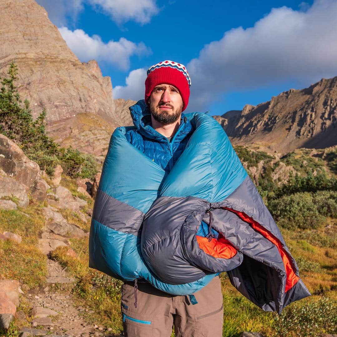 ケルティさんのインスタグラム写真 - (ケルティInstagram)「Ok so the “Dirtbag” was a prank. But we are serious about our responsibility to the environment. The new Cosmic Sleeping Bags are made with environmental & health friendly PFC-Free DWR and 600 fill Dridown. PFCs (perfluorinated compounds) are a persistent pollutant that do not break down when released into the environment, and have often been used for warmth & dryness in gear. #themoreyouknow #keltybuilt #builtforplay #campinggear 📷 @bigbenbenbenbenben」4月3日 0時30分 - keltyusa