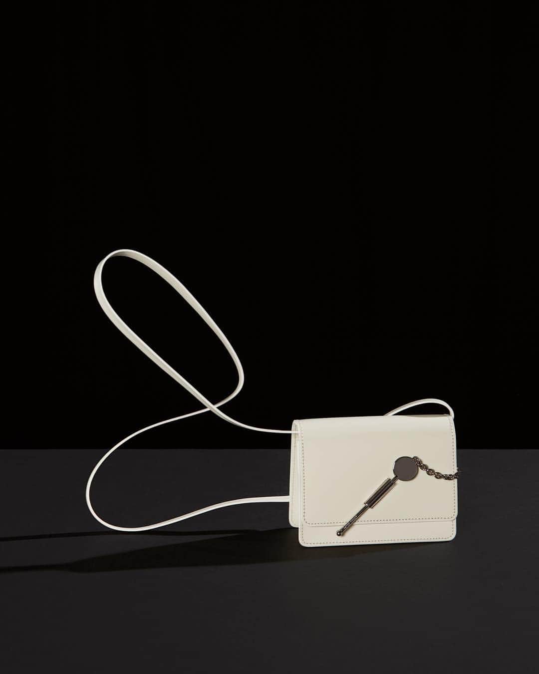 Sophie Hulmeさんのインスタグラム写真 - (Sophie HulmeInstagram)「The freshest white. Now on @ssense. Shop the Cocktail Stirrer - your ideal crossbody style.❄️」4月3日 0時39分 - sophie_hulme