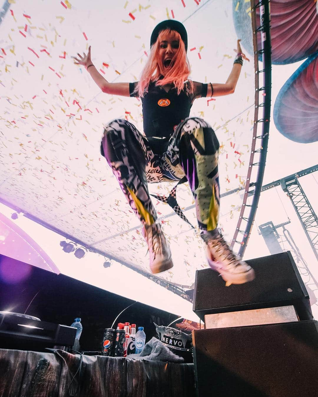 NERVOさんのインスタグラム写真 - (NERVOInstagram)「Jump around, jump up, jump up and get down #LivCrushTuesday」4月3日 0時34分 - nervomusic