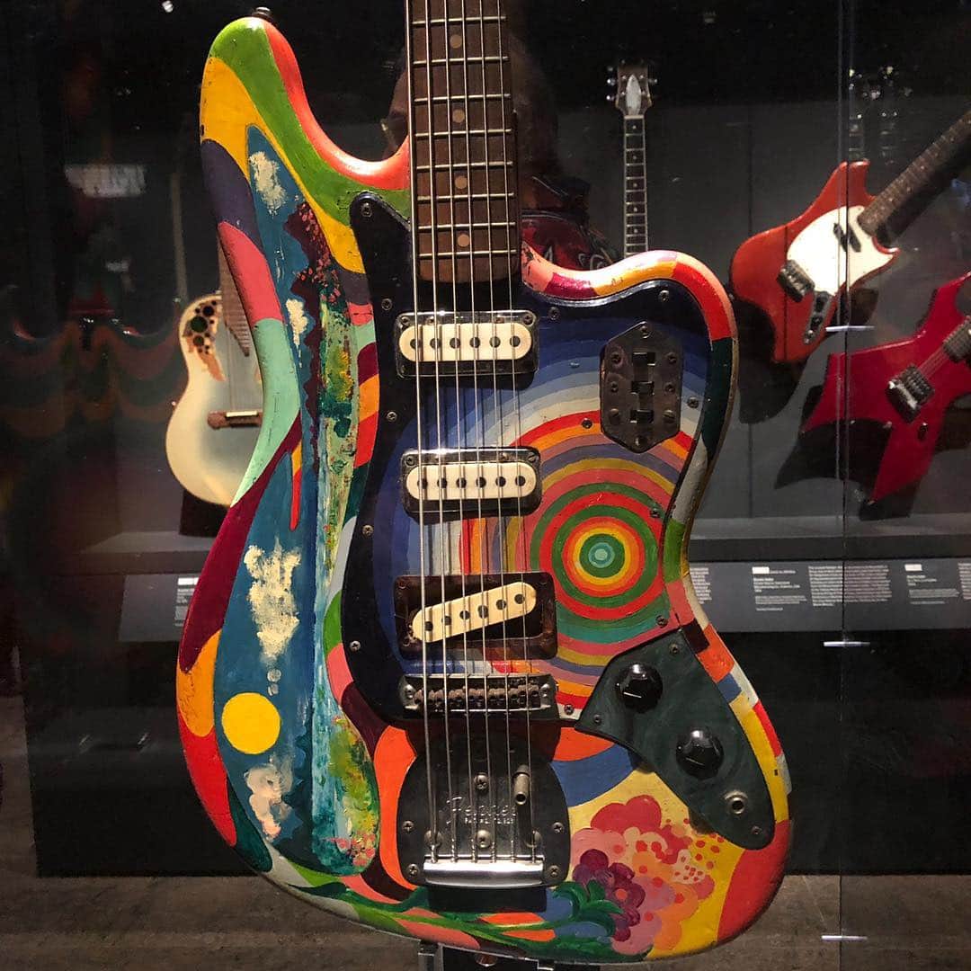 アナスイさんのインスタグラム写真 - (アナスイInstagram)「#ericclapton guitar and #jackbruce bass painted by the Fool!!! #ericclaptonisgod #metmuseum ❤️💜❤️xxx Anna」4月3日 0時35分 - annasui