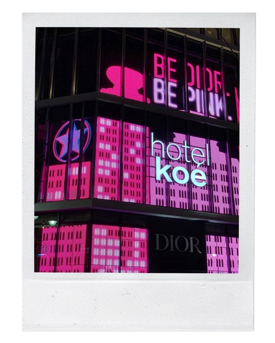 小祝麻里亜さんのインスタグラム写真 - (小祝麻里亜Instagram)「DIOR ADDICT💄 ． 明日からhotel koe tokyoにてDIORのメイクアップイベントが始まるので、ひと足お先にお邪魔しに…♡ ． 新発売のリップスティックは塗り心地抜群だし、生で観るモデルのカーラ・デルヴィーニュが素敵すぎて目の保養にもなった夜でした！ ． ＿＿＿＿＿＿＿＿＿＿ #makeup#cosme#beauty#rouge#lipstick #diormakeup #dioraddict #bediorbepink #ディオールステラーシャイン #ディオールコスメ #リップメイク  #コスメレポ #メイクアップ #デパコス #셀스타그램 #셀카 #셀피 #화장품 #뷰티스타그램 ． thanks @mob_shin  @diormakeup @dior」4月3日 0時46分 - maria_koiwai