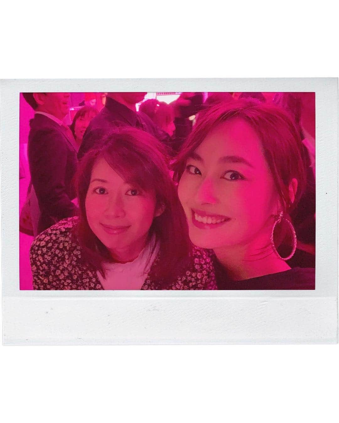 小祝麻里亜さんのインスタグラム写真 - (小祝麻里亜Instagram)「DIOR ADDICT💄 ． 明日からhotel koe tokyoにてDIORのメイクアップイベントが始まるので、ひと足お先にお邪魔しに…♡ ． 新発売のリップスティックは塗り心地抜群だし、生で観るモデルのカーラ・デルヴィーニュが素敵すぎて目の保養にもなった夜でした！ ． ＿＿＿＿＿＿＿＿＿＿ #makeup#cosme#beauty#rouge#lipstick #diormakeup #dioraddict #bediorbepink #ディオールステラーシャイン #ディオールコスメ #リップメイク  #コスメレポ #メイクアップ #デパコス #셀스타그램 #셀카 #셀피 #화장품 #뷰티스타그램 ． thanks @mob_shin  @diormakeup @dior」4月3日 0時46分 - maria_koiwai