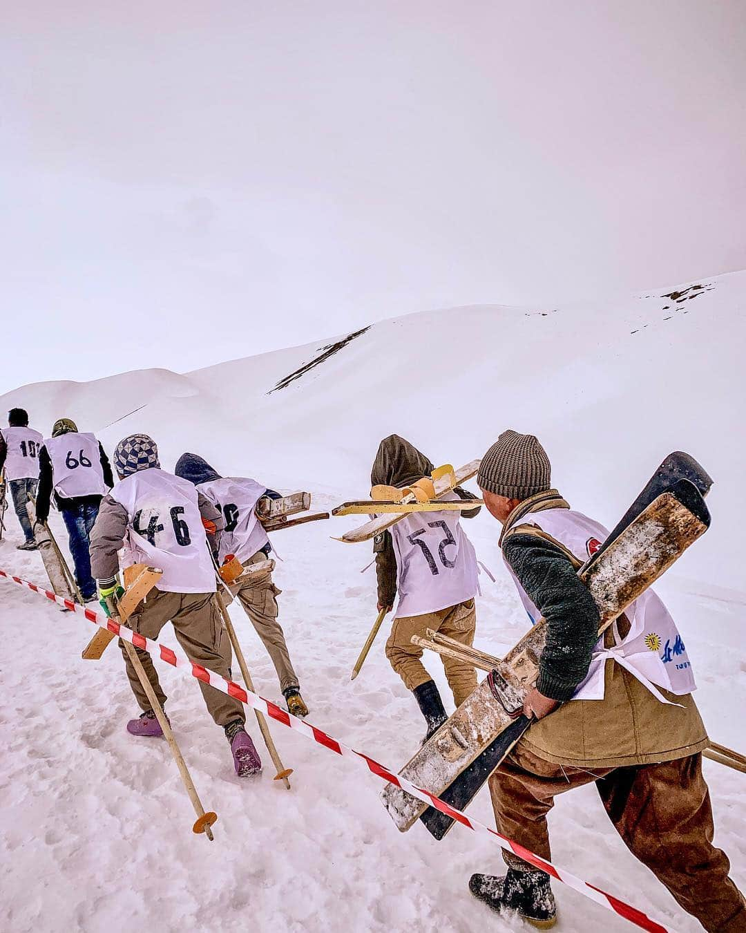 appleさんのインスタグラム写真 - (appleInstagram)「“Set in the Koh-i-Baba mountains in Afghanistan’s central highlands, the country’s last peaceful region, the Bamyan Ski Club hosts the annual Afghan Ski Challenge. Although small-scale, it is a tall reminder of what Afghanistan could be if the war ends.” #photojournalism #ShotoniPhone by Jim H. @jimhuylebroek」4月3日 0時47分 - apple