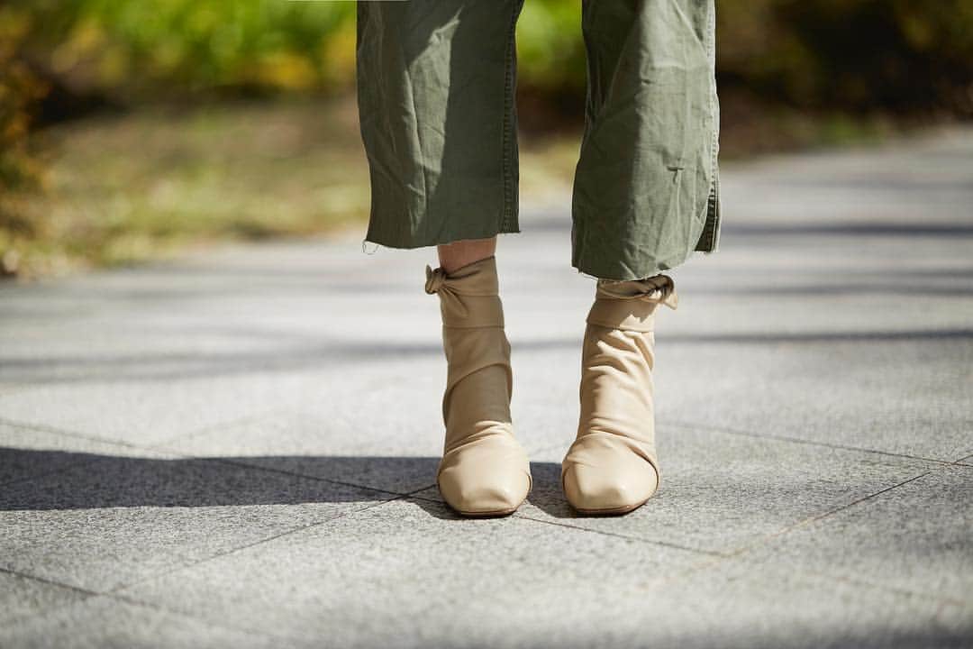 のインスタグラム：「ある日のあしもと。  #vintagemilitary #celine」