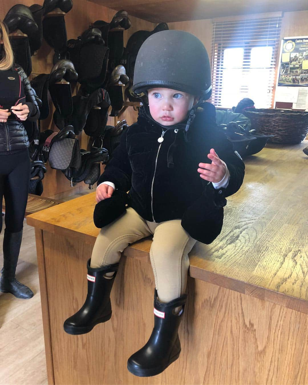 サム・フェアーズさんのインスタグラム写真 - (サム・フェアーズInstagram)「🐴 here she goes my little horse rider 😍」4月3日 0時52分 - samanthafaiers