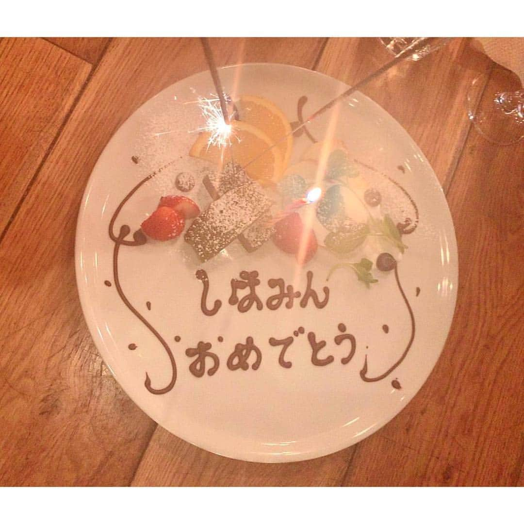 小越しほみさんのインスタグラム写真 - (小越しほみInstagram)「だいすきなよっしーのHAPPY BIRTHDAY🎂💕 当日一緒にいれてうれしい🥰 ・ 誕生日プレート出す前によっしー用事あって帰っちゃって 出しそびれちゃったからいちかると2人で食べよっかって話してたら... まさかの出てきたプレートが私のおめでとうになってた🥺❣️ ・ 遅くなったけどRQ大賞おめでとうってプレゼントまでくれたぁ😢 サプライズすぎるありがとういちかる😭💓 ・ みんな4月誕生日だから自分たちのケーキ自分たちで作って改めて祝うことになりました👼笑 ・ #誕生日 #happybirthday #お祝い #サプライズ #rq大賞 #おめでとう #ありがとう」4月3日 0時52分 - shihomi1129