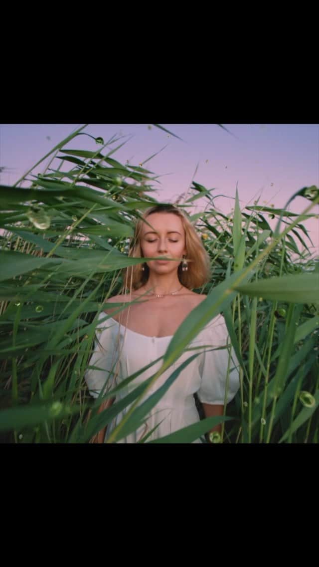 Murad Osmannのインスタグラム：「Director: @aisultan DOP: @azamatdulatov_ Production: @fmt.jetlag x @hype.film  Aerial: @aerial.one Producer: @arseniyz  1st AC: Alexander Ahremenko  Editor: Kurmet Mustafin  Color: Yerlan Tanaev  Vfx: Roman Nehoda, Azamat Sayfulaev  Denis Ivanovsky  Music: Eldar Q Sound Design: Daryn Ady  Ethno-Ensemble: @hassak_official Cover Design: Aido Yakhiya  Jewelry by: Zhuldyz Dulatova  Our Qazaqstan guide: @campit.kz  Special thanks to: @vamos_fira, @anuar_nurpeisov, @denis.alexsandrovich_ @photosafari.kz,  For travel logistics to @aizhankarimova and @airastana_international  Вместо тысячи слов – это видео.」