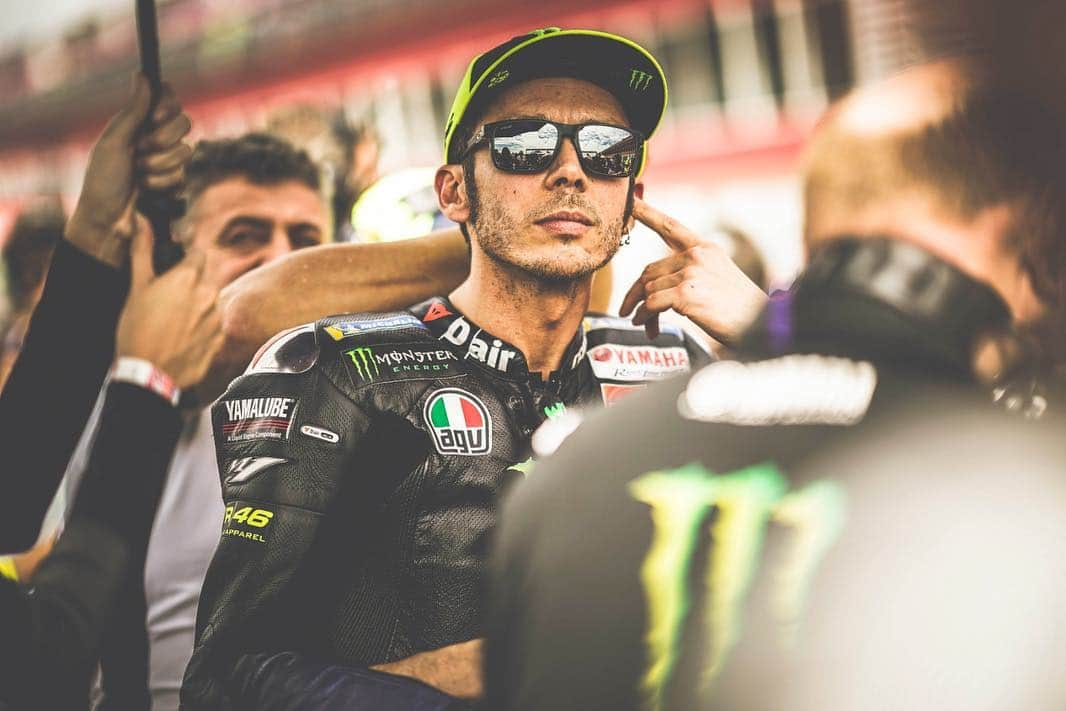 バレンティーノ・ロッシさんのインスタグラム写真 - (バレンティーノ・ロッシInstagram)「Back on the podium after a great weekend 🏆🥈🍾🥂 @yamahamotogp 📸 @gigisoldano @falex79 @jesusrobledo」4月3日 1時06分 - valeyellow46