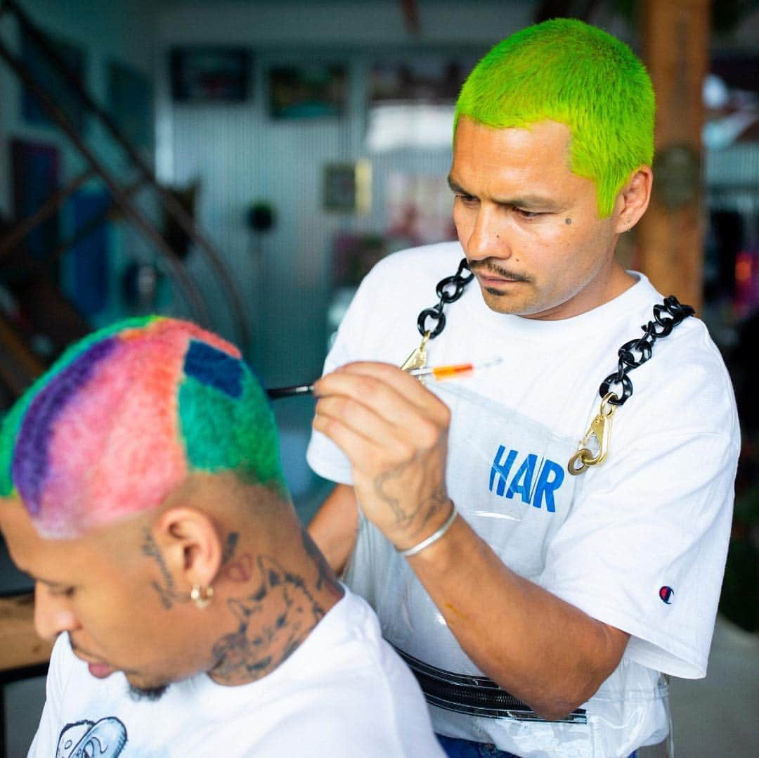 ニューヨーク・タイムズさんのインスタグラム写真 - (ニューヨーク・タイムズInstagram)「This hairdresser has dyed the heads of Kanye West, Miley Cyrus and Madonna in rainbow hues that look painterly. The colorist, Daniel Moon, right, is something of a mad scientist of #haircoloring. “I created my own freehand style where showcasing crazy colors in a high-end way makes it more like art,” he said. @majormoonn didn’t get serious about #hairdyeing until he joined the @marines at 18. “My girlfriend would send me pictures of her changing her hair week after week,” he said. After returning to Los Angeles, he eventually landed at @andylecompte’s studio. “I was surrounded by the best of the best,” Daniel said. “Andy introduced me to off-the-wall techniques I had never seen before.” Daniel, photographed here by @jessierocks, opened his own salon, @hairlosangeles, in 2018 and plans to sell his own line of #hair color products later this year. Visit the link in our profile to read more from @nytimesfashion’s “Up Next” series.」4月3日 1時06分 - nytimes