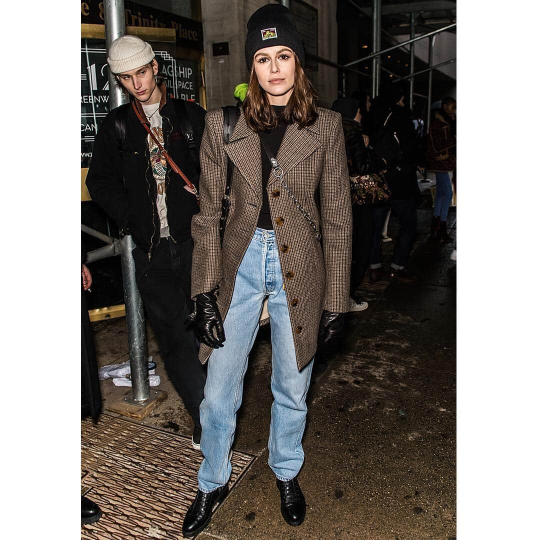 Jimmy Chooさんのインスタグラム写真 - (Jimmy ChooInstagram)「Our CRUZ combat boot is @kaiagerber ‘s off-duty obsession #JimmyChoo」4月3日 1時00分 - jimmychoo