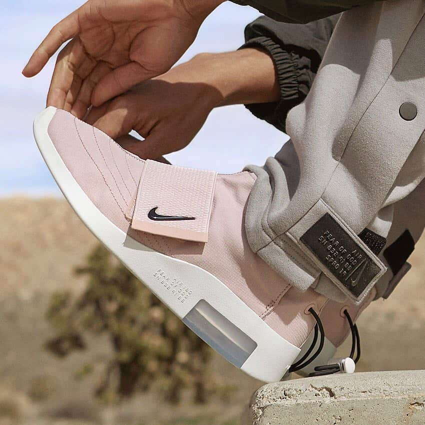 Sneaker Newsさんのインスタグラム写真 - (Sneaker NewsInstagram)「Jerry Lorenzo’s Fear Of God imprint joins forces with Nike once again for a Spring/Summer collection inspired by 90s hoops stylings. Expect a release on 4/27. For a detailed look, tap the link in our bio.」4月3日 1時01分 - sneakernews