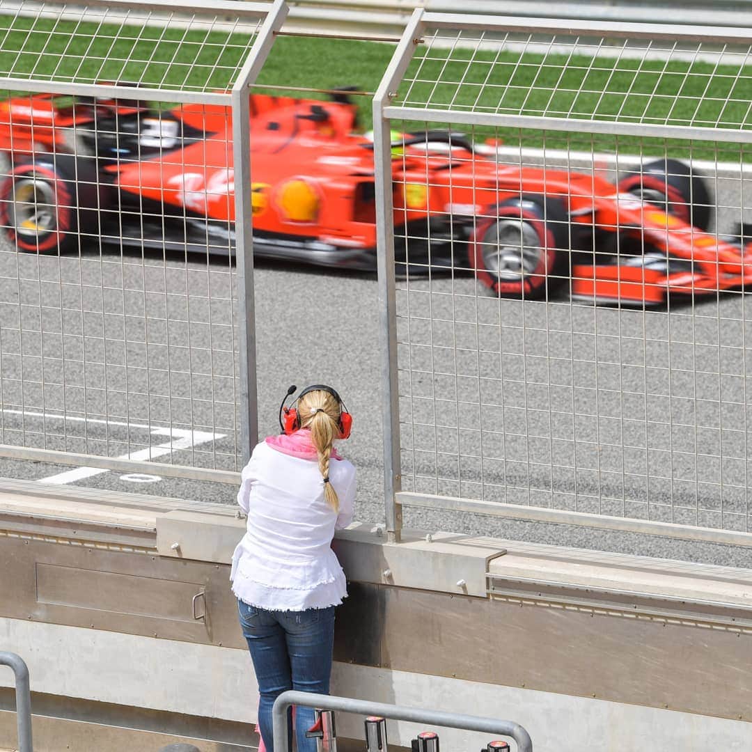 F1さんのインスタグラム写真 - (F1Instagram)「Pride ❤️ . Corinna Schumacher watches her son Mick make his F1 testing debut for Ferrari at Bahrain International Circuit . #F1 #Formula1 #F1Testing #instasports」4月3日 1時01分 - f1