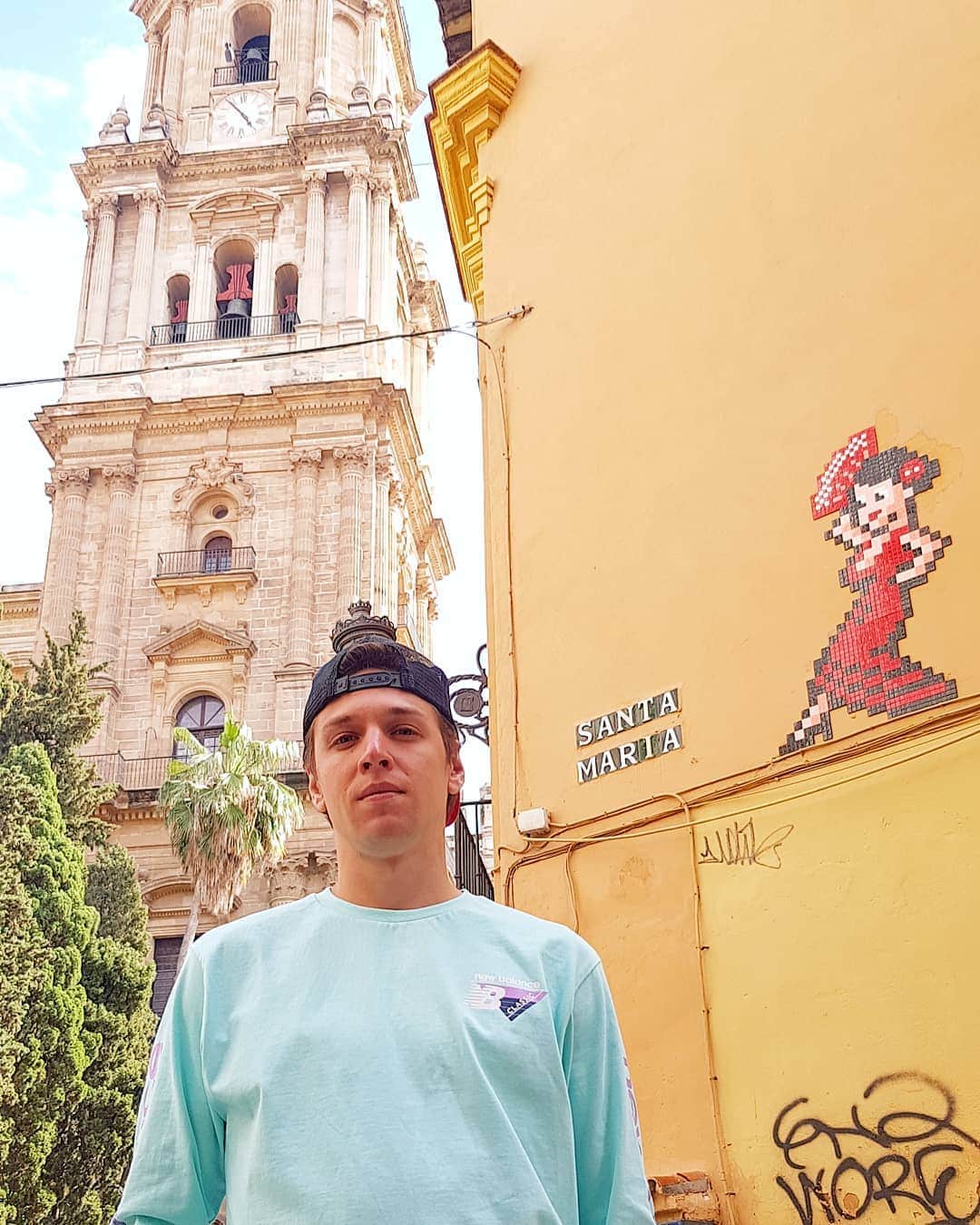のインスタグラム：「Malaga is a city in which a 16th century cathedral can fit on one photo with Space Invider @invaderwashere ! Such a contrasting place!  #LaManquita #SpaceInvider #Malaga #Art」