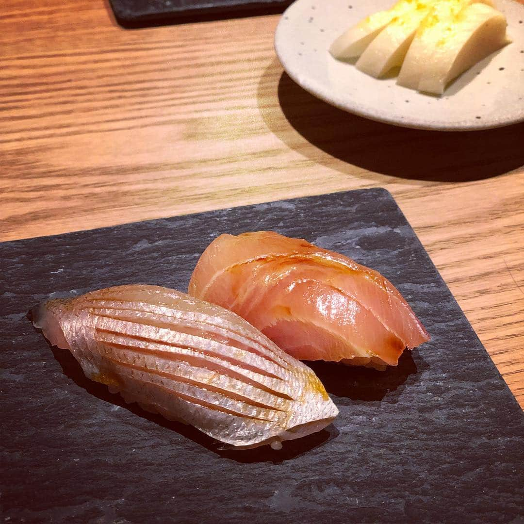 柏木亜季子さんのインスタグラム写真 - (柏木亜季子Instagram)「. 母と叔母を連れてお寿司🍣 日頃の感謝を込めて。 👨🏻もありがと〜。」4月3日 1時03分 - a_k_i824