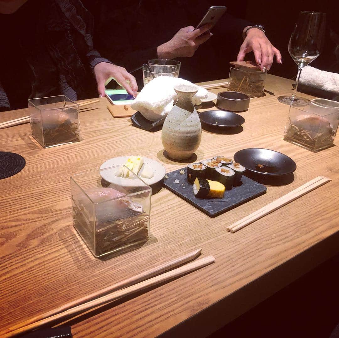 柏木亜季子さんのインスタグラム写真 - (柏木亜季子Instagram)「. 母と叔母を連れてお寿司🍣 日頃の感謝を込めて。 👨🏻もありがと〜。」4月3日 1時03分 - a_k_i824