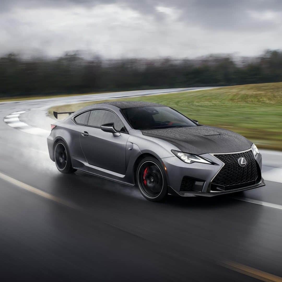 Lexus USAのインスタグラム：「It’s performance, born of refinement. Sign up to receive the latest news on the all-new 2020 #LexusRCF Track Edition. Link in bio.」