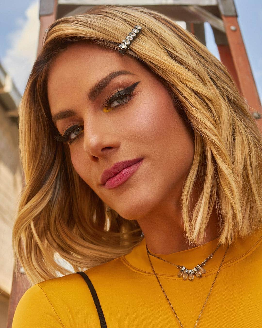 Giovanna Ewbankさんのインスタグラム写真 - (Giovanna EwbankInstagram)「Mais pertinho dessa make linda que minha fadinha @cleidearaujo fez para #superbonitagnt 💛💛💛 Make @cleidearaujo  Styling @deborahewbank8888  Look @alagarconne / @caosmoda  Photo @euthiagobruno / retouch @mad.retoucher 💛💛💛 @gnt」4月3日 1時04分 - gioewbank