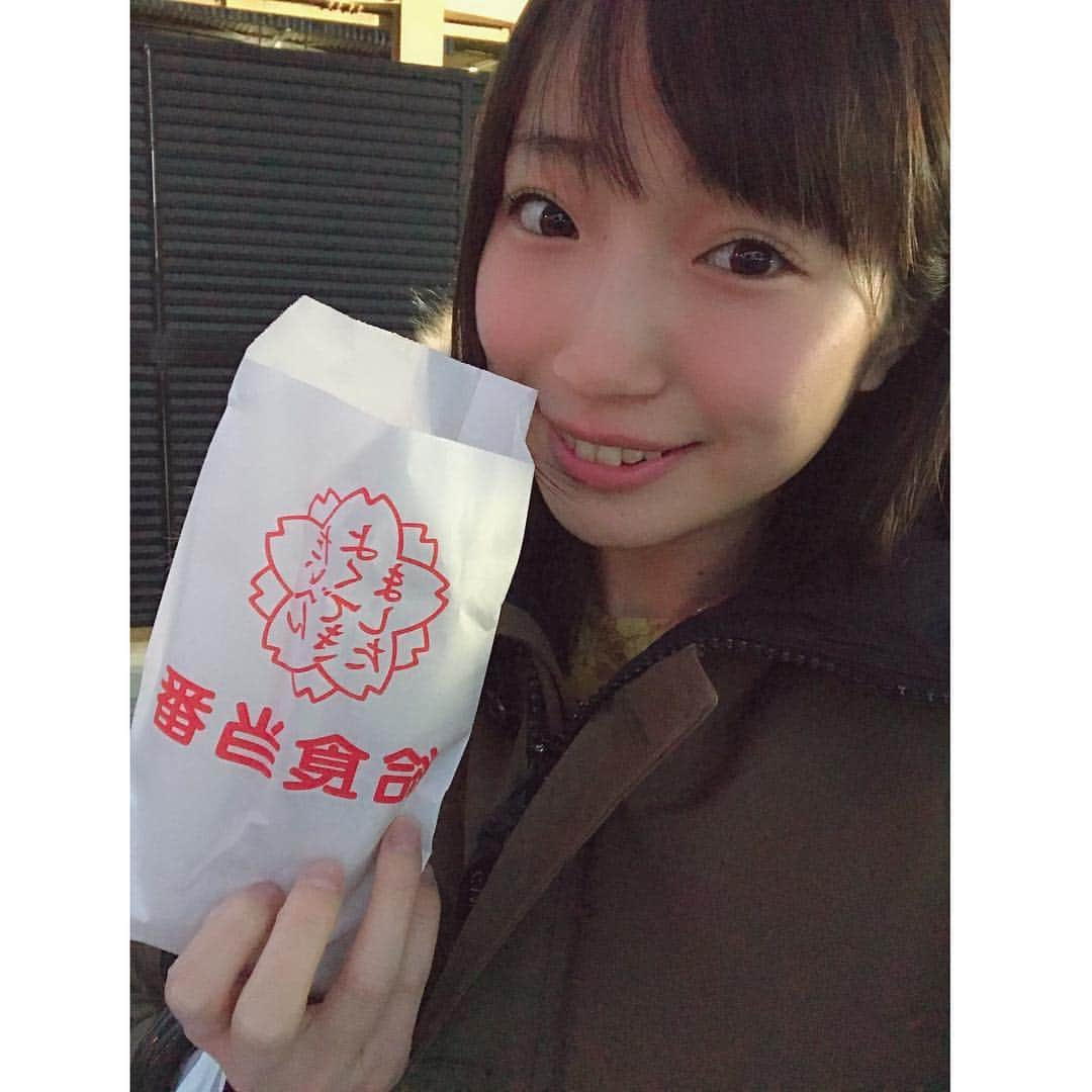 有明ゆなさんのインスタグラム写真 - (有明ゆなInstagram)「サンシャインの店長さんが あげぱん買ってくれたよ(⁎⁍̴̆Ɛ⁍̴̆⁎) めっちゃ嬉しかった♡ ありがとうございました！ . . . . #千葉県 #市原市 #千葉県市原市 #応援大使 #サンシャインコスモ #サンシャインmax #有明ゆな #あげぱん #給食当番 #グラドル #グラドル自画撮り部 #グラドル自撮り部 #グラビアアイドル #グラビアモデル #えがお #笑顔 #smile #japanesegirl #happygirl」4月3日 1時08分 - ariake_yuna