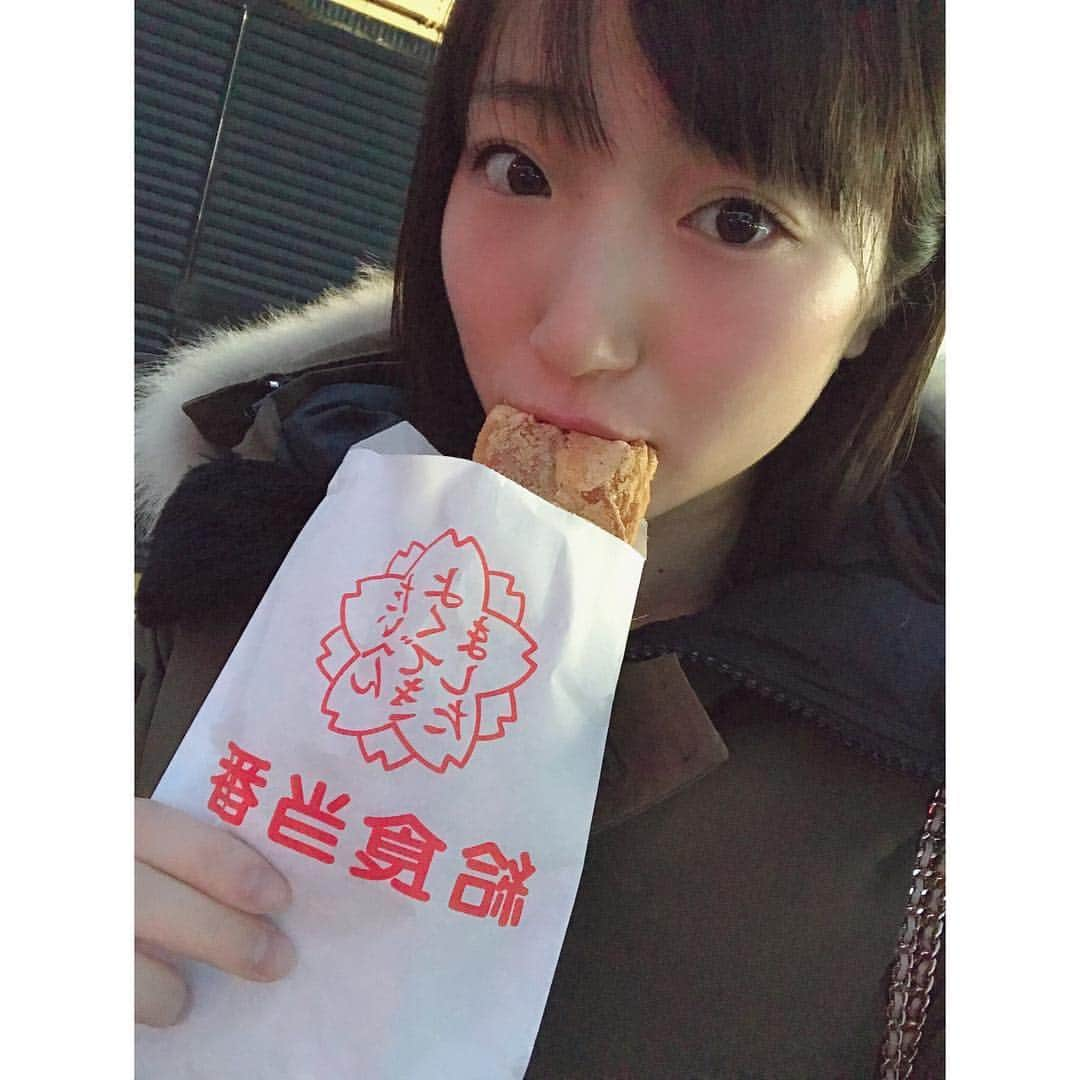 有明ゆなさんのインスタグラム写真 - (有明ゆなInstagram)「サンシャインの店長さんが あげぱん買ってくれたよ(⁎⁍̴̆Ɛ⁍̴̆⁎) めっちゃ嬉しかった♡ ありがとうございました！ . . . . #千葉県 #市原市 #千葉県市原市 #応援大使 #サンシャインコスモ #サンシャインmax #有明ゆな #あげぱん #給食当番 #グラドル #グラドル自画撮り部 #グラドル自撮り部 #グラビアアイドル #グラビアモデル #えがお #笑顔 #smile #japanesegirl #happygirl」4月3日 1時08分 - ariake_yuna