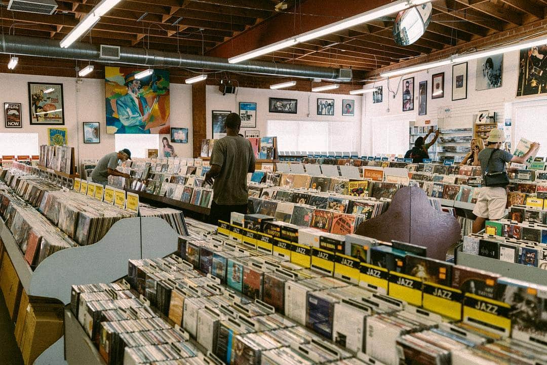 Red Bull Music Academyさんのインスタグラム写真 - (Red Bull Music AcademyInstagram)「Record Surplus, Los Angeles — 📷 @newyorkcityvibe @redbullradio #recordstore #vinyl」4月3日 1時19分 - rbma