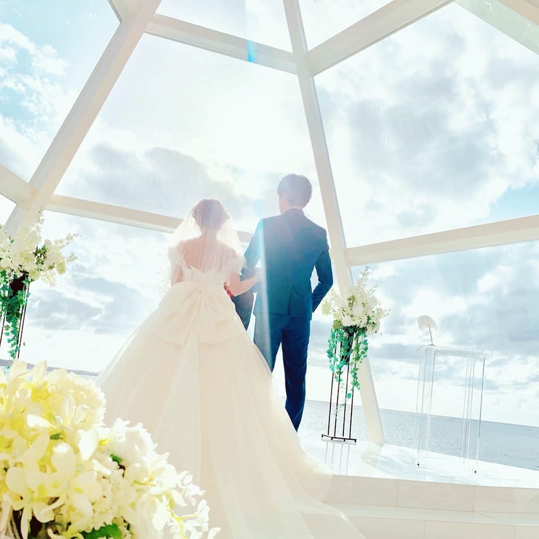 矢口真里さんのインスタグラム写真 - (矢口真里Instagram)「ご報告です。 ・ 先日沖縄にて、結婚式を挙げてきました。 お天気にも恵まれ暖かい日差しの下で、温かい親族や友人にお祝いしていただきとても幸せな式となりました。 ・ ・ そして、もう１つご報告があります。 この度、私たち夫婦の間に新しい命を授かりました事をご報告させて頂きます。 すでに安定期に入っており、小さな私の身体に更に小さな命が宿っている事を感じ、とても愛おしく感じる日々を過ごしております。 夏の終わり頃、赤ちゃんに会えるのを楽しみに、これからも夫婦で力を合わせ、健やかな毎日に感謝しつつ過ごしていきたいと思います！！ 今後とも温かく見守っていただけると嬉しいです。よろしくお願い致します！！」4月3日 1時22分 - mariyaguchi_official
