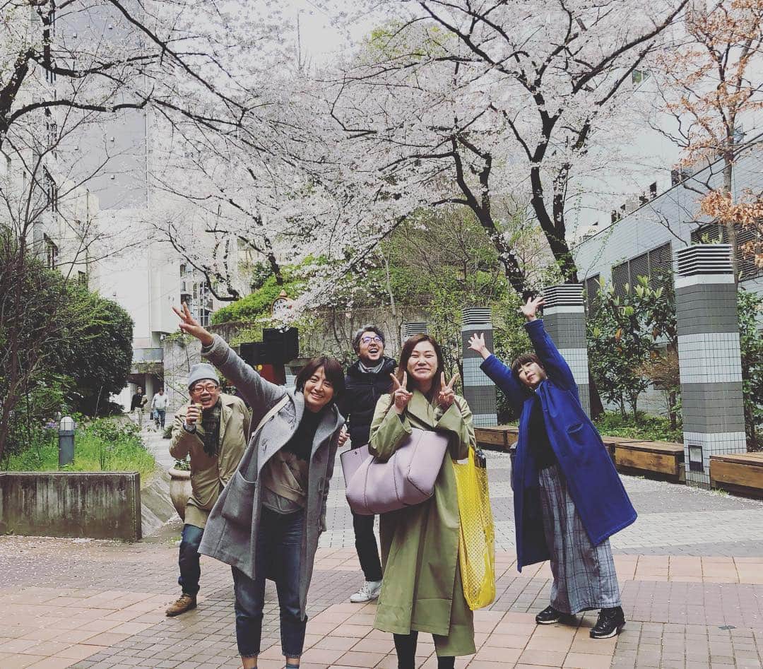 TBSラジオ「たまむすび」さんのインスタグラム写真 - (TBSラジオ「たまむすび」Instagram)「鹿児島でゴーカート🚙乗りながら花見をした珠ちゃん！鹿児島に縁のある山ちゃんに報告。  今日から8年目突入💨番組が始まった時と比べると山里さん、スリム！！！ 😎  放送後、赤江さんとスタッフでお花見🌸行ってきました。  #tama954 #たまむすび #赤江珠緒 #山里亮太 #鹿児島 #お花見 #桜 #たまむすびは8年目に突入 #これからもよろしくお願いします #tbsラジオ」4月3日 1時58分 - tamamusubi905954