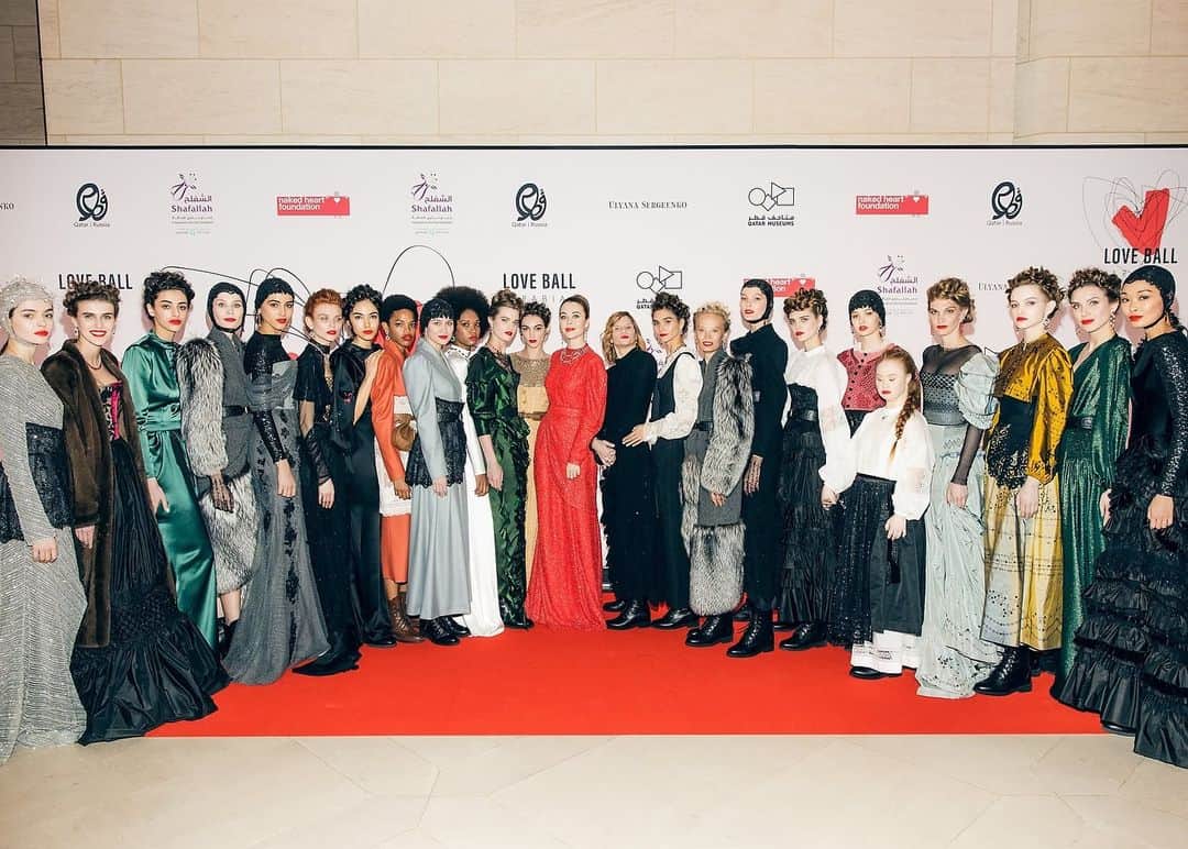 のインスタグラム：「#sisterhood is when different, beautiful and brave women unite for purpose ❤️ @almayassabnthamad @natasupernova @nakedheartfoundation @alshafallah @qatarrussia #ulyanadreams」