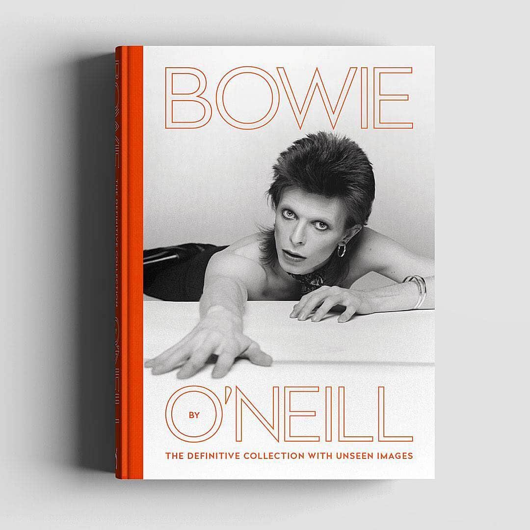 デヴィッド・ボウイさんのインスタグラム写真 - (デヴィッド・ボウイInstagram)「BOWIE BY O’NEILL RETAIL EDITION DUE IN AUGUST  Cassell Illustrated has acquired Bowie by O'Neill: The definitive collection with unseen images by @terryoneillofficial. Originally released by Red Engine as a deluxe, limited edition art book retailing at £1,500, this long-awaited retail edition will include 16 pages of new material, and will be published on 8th August at £40.  With more than 500 photographs (including contact sheets published here for the first time), and an introduction from Terry discussing in detail his experiences of working with David, Bowie by O'Neill is the breath-taking result of a creative partnership over a number of years. O’Neill had a close working relationship with Bowie and their work together includes images from the final Ziggy Stardust performance at The Marquee, recording sessions for Young Americans and the iconic “Jumping Dog” image used for the promotion of Diamond Dogs, Not to mention live shows, film shoots, backstage moments and more. Terry said: “When I first started to collect all my images and contact sheets of David Bowie, I didn’t realize how many I had! That first phone call I received to work with Bowie resulted in a real partnership between us; I was lucky enough to get that call and smart enough to say yes. He was a one-of-a kind, always changing and a true genius. It gives me great pleasure to be able to share with the world the images I captured and my memories of working with this extraordinary artist. He has the most loyal fans I’ve ever come across and I truly hope this book brings them a lot of joy.” Senior Commissioning Editor Joe Cottington said of the acquisition: “Terry is a giant of photography, and his years of collaboration with an artist as fascinating as David Bowie have created a truly exceptional body of work. We’re delighted to be publishing this definitive collection, one that Bowie’s many dedicated fans are going to cherish for years to come.” Iconic Images are offering just 300 signed copies of the Bowie by O’Neill trade edition at a cost of £75.00. They are available to pre-order at Iconic Images Store now: http://smarturl.it/BowieONeillSigned19 (Temp link on main page)  #BOWIEbyONEILL」4月3日 2時07分 - davidbowie