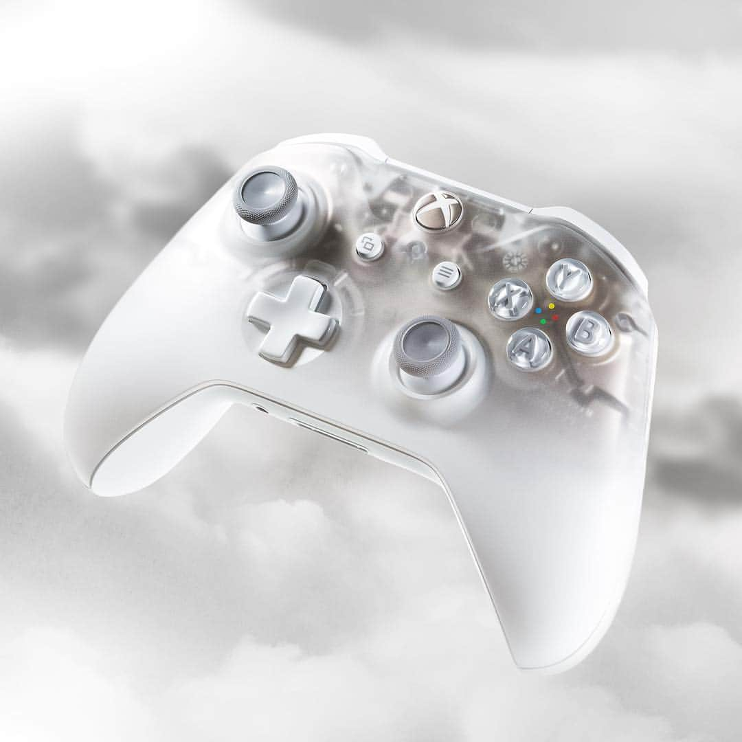 Xboxさんのインスタグラム写真 - (XboxInstagram)「Be the ghost on the battlefield. #Xbox #Controller」4月3日 2時00分 - xbox