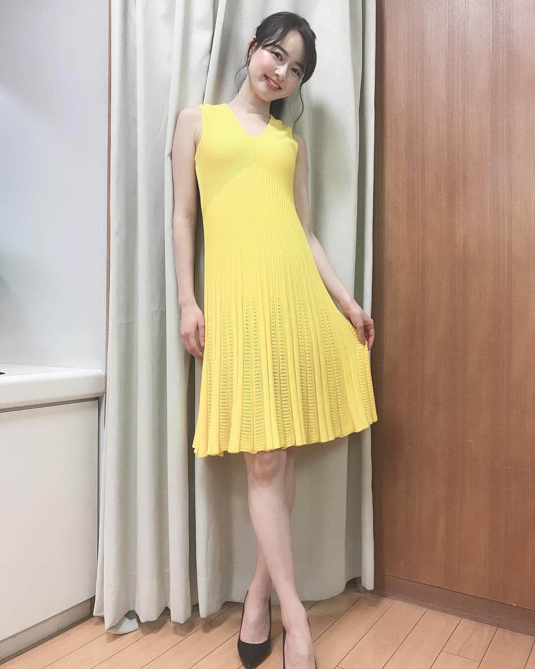 TBS「ビジネスクリック」さんのインスタグラム写真 - (TBS「ビジネスクリック」Instagram)「記念すべきデビュー日の衣装は〜！？ 明るく元気なあすかさんにピッタリの 黄色いワンピースでした！💛 とっても綺麗な色でよくお似合いです！ 色んな衣装のあすかさんが 見れるビジネスクリック！！！ これは見るしかないですよ〜！？👀 来週の衣装もお楽しみに！🥺🥺🥺 #ビジネスクリック #ビジクリ #tbs #中城あすか #黄色ワンピース #💛」4月3日 2時06分 - business_click