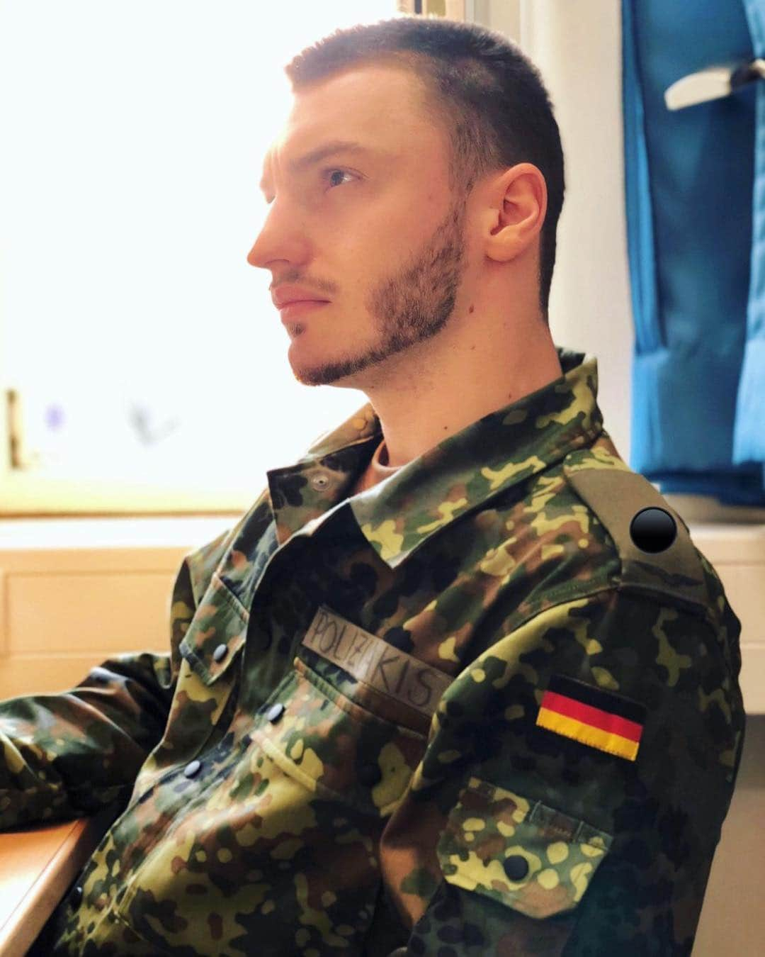 jotipolizoakisさんのインスタグラム写真 - (jotipolizoakisInstagram)「Heute vor einem Jahr bin ich angetreten. Allen Kameraden viel Erfolg und gutes Durchhalten! 💯💪🏽 #bundeswehr #spitzensport #sportfördergruppe」4月3日 2時10分 - jotipolizoakis