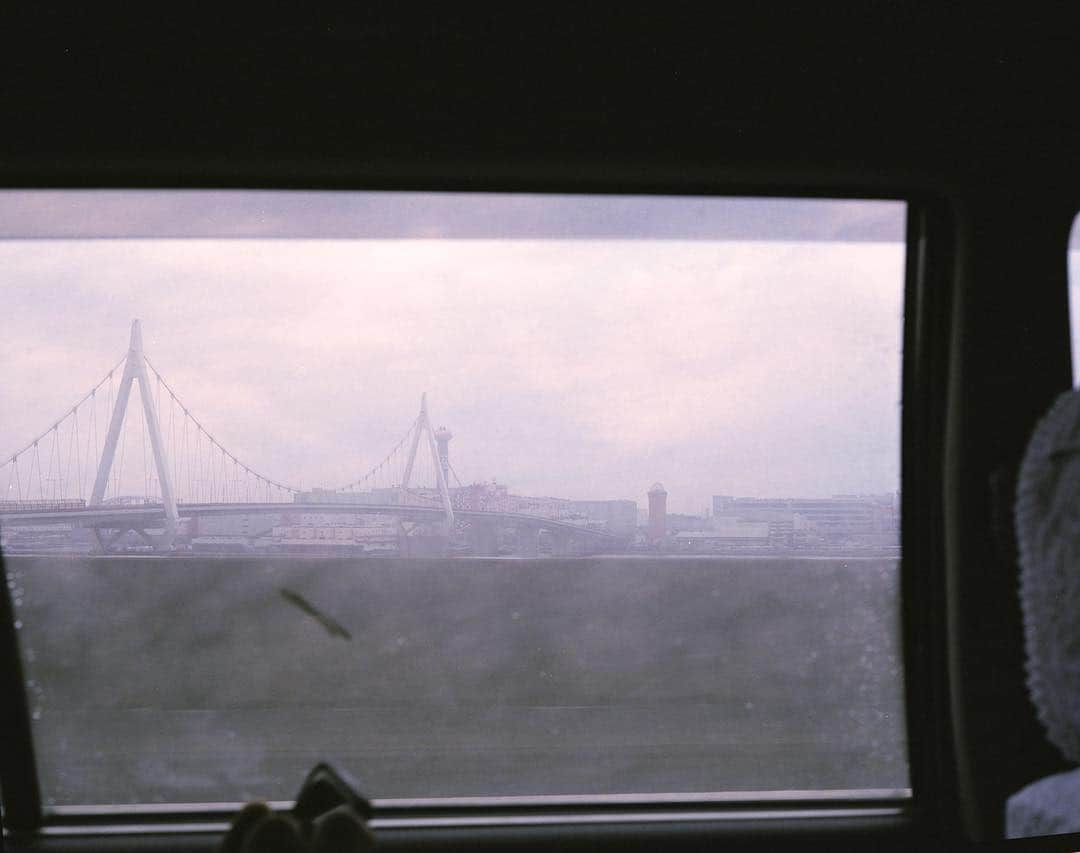 田島貴男さんのインスタグラム写真 - (田島貴男Instagram)「旅の窓 #フィルムカメラ #makina67」4月3日 2時12分 - tajimatakao