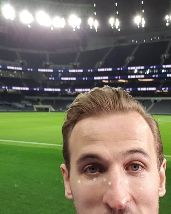 ハリー・ケインのインスタグラム：「🔜🏟⚽️ #COYS」