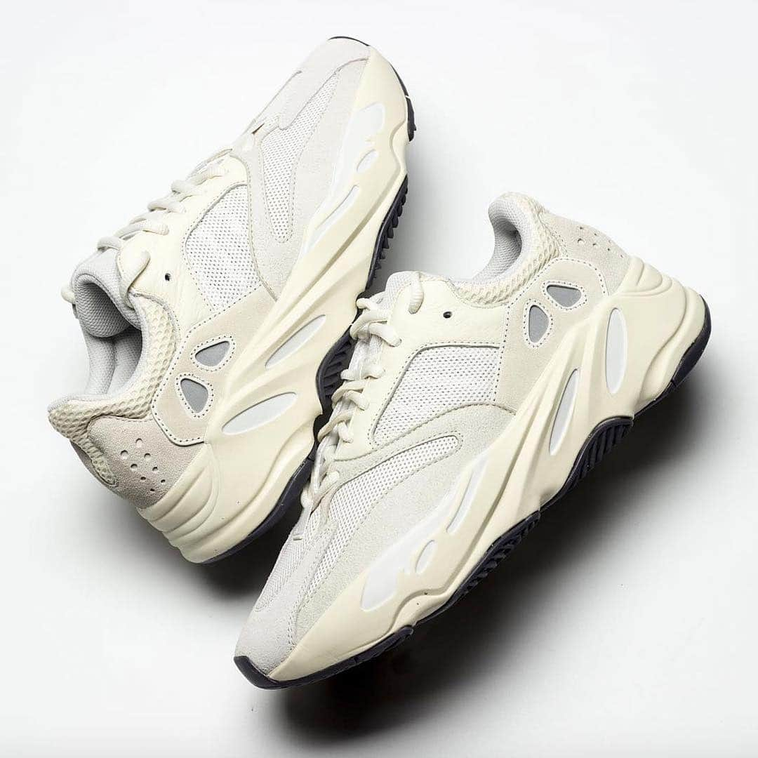 Sneaker Newsさんのインスタグラム写真 - (Sneaker NewsInstagram)「The Yeezy streak isn’t stopping anytime soon. This “Analog” colorway of the adidas Yeezy Boost 700 is set to drop this month. For a detailed look, tap the link in our bio.」4月3日 2時20分 - sneakernews