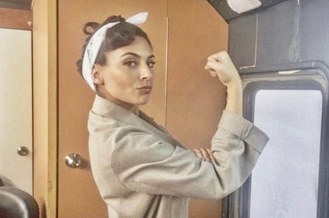 Ana Brenda Contrerasのインスタグラム：「Today is #equalPayday. Equal work=Equal Pay.  Equal opportunities for any family member who decides to get out there and work hard!. There’s a lot to be done in closing the gender pay gap, In The Us Latina’s make 54 cents for every white man’s dollar in the same field. Men: we need your support!! equality is good for everyone ( why are we still talking about this ? )  So girls: Do your research  Know your worth and don’t be afraid to ASK FOR IT trust your gut and know your options. You’ve got this! // Hoy es día de #EqualPayday hay mucho trabajo por hacer para terminar con la desigualdad de género salarial ... esto aplica a muchos países y muchas culturas ( también en mi 🇲🇽). No se trata ya solo de mujeres... se trata de humanidad e igualdad dentro de un mismo campo de trabajo para cualquier miembro de la familia que decida salir y trabajar duro. Hombres: los necesitamos! Nos beneficia a todos!  Así que :  Hagan su research y sepan cuanto vale su trabajo, no tengan miedo A PEDIRLO!! .. sepan que opciones tienen y confíen en su instinto. Tú puedes!💪🏼 Y gracias a los maravillosos hombres unidos a la causa ❤️ Photo: @anabrecoworldmx @mundobrecomex  SHARE YOUR STORY 👇🏼 COMPARTAN SU HISTORIA」