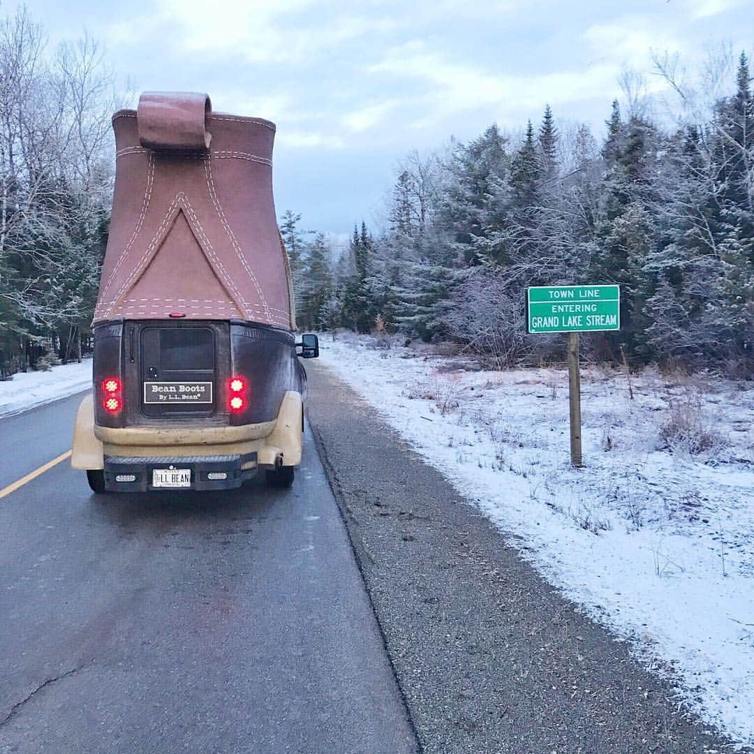 L.L.Beanさんのインスタグラム写真 - (L.L.BeanInstagram)「Yesterday the @bootmobile team was in Grand Lake Stream to celebrate the first official day of open-water fishing in Maine! With cold temps, snow squalls and plenty of biting fish, it was a classic opening day for Maine fishermen and women – we wouldn’t have it any other way. 🎣 #beanoutsider」4月3日 2時42分 - llbean