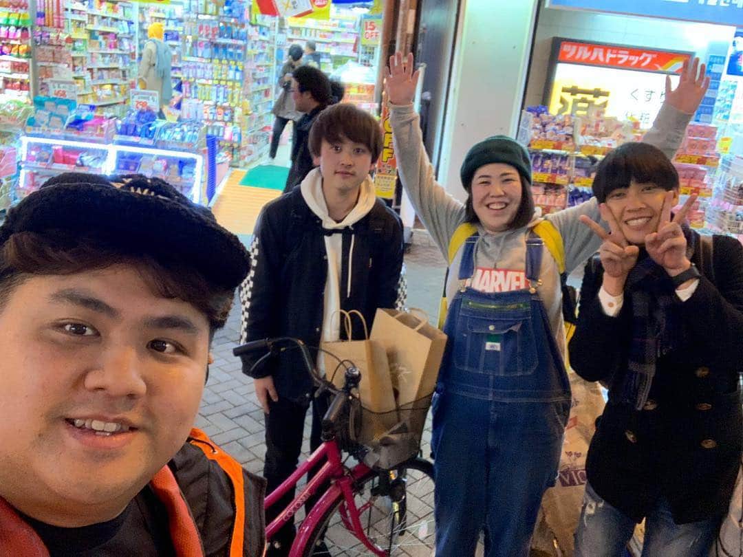 池田真一のインスタグラム：「‎ライブ終わり櫻井さんに激うま焼き鳥ご馳走になりました！ ‎めちゃくちゃ美味かった！！！！ ‎最後は何故かゴミ屋敷の話で盛り上がりました！ ‎櫻井さん、焼き鳥とサクピースご馳走様でした٩(๑^o^๑)۶」