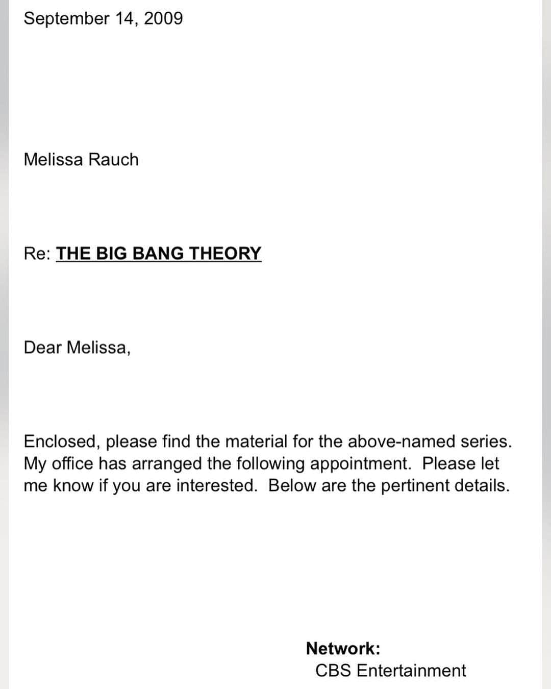 メリッサ・ラウシュのインスタグラム：「This is arguably one of the best emails I have ever received...the one telling me I had an audition for @bigbangtheory_cbs  Being an actor can be extremely challenging at times. The rejection can feel personal and the business can punch you so effin hard in the neck that you forget why you wanted to do it in the first place. I was feeling very down and out the day I got this email. My dreams had been repeatedly crushed and I was hardly getting any opportunities to even try to get a job. Upon reading this, I was over the moon just to get the chance to go in for a guest star role on this amazing show. Never in my wildest dreams did I ever think I’d be there as we head into the final episodes of Season 12. There hasn’t been a tape night since that first one I did in 2009 that I haven’t been overwhelmed with gratitude to step into Bernadette’s sensible loafers. To all the actors out there (or to anyone who is going after their dreams): Keep following your heart. You never know what might show up in your inbox.」