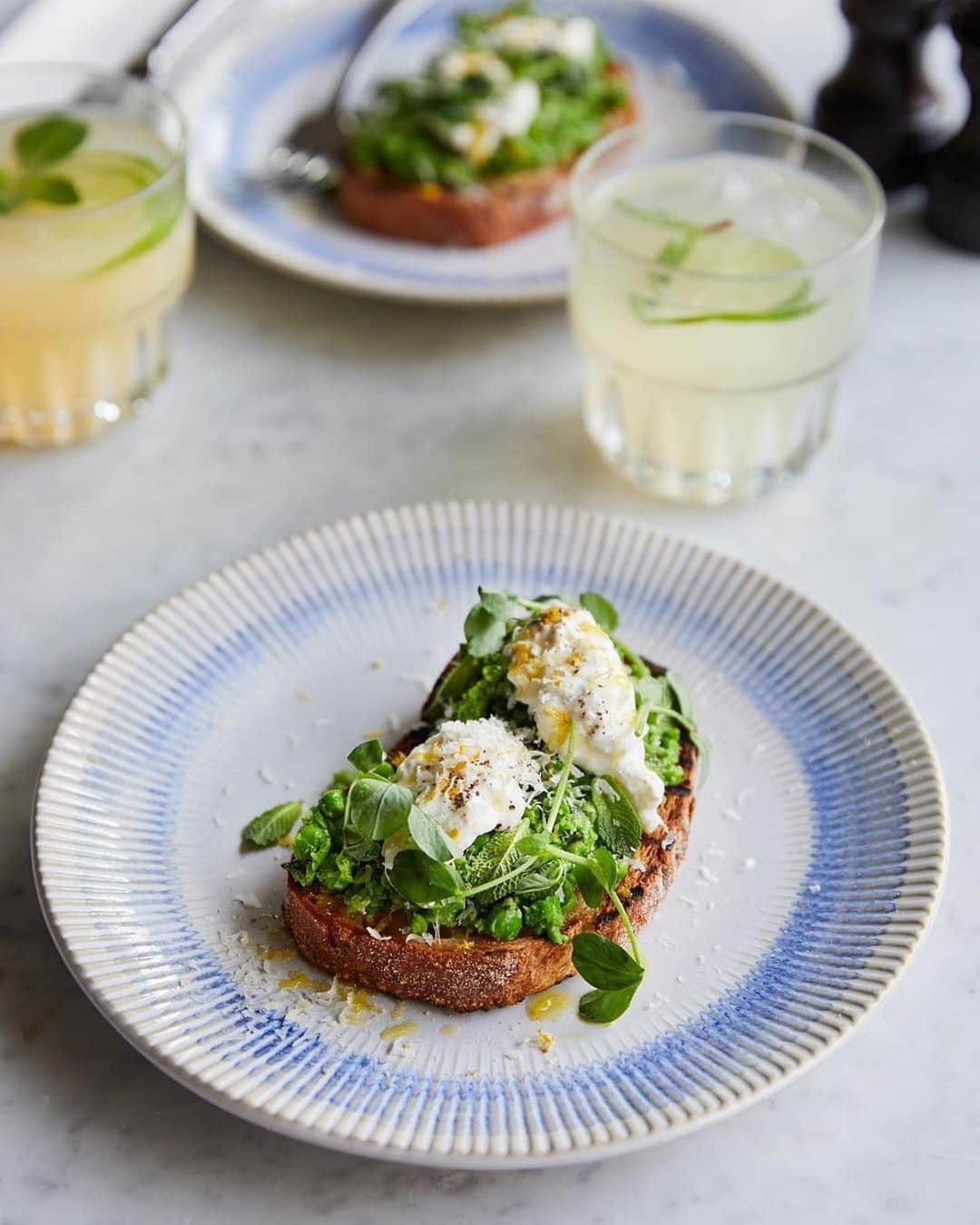 ジェイミー・オリヴァーさんのインスタグラム写真 - (ジェイミー・オリヴァーInstagram)「Our new menu has launched today @jamiesitalianuk and it's full of bright, spring flavours to transport you straight to Rome. link in my bio to get booking and check out the full menu x」4月3日 2時44分 - jamieoliver